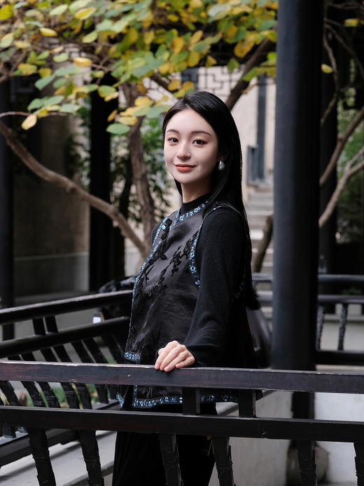 盛唐牡丹| 三蓝梅花手推绣漳缎马甲 商品图0