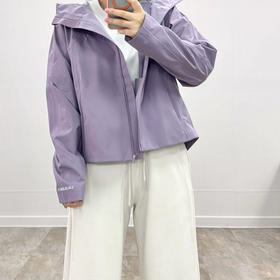 【2月18日 上午12:30 秒杀】一年四季可穿的 Lu家 三色 立体 短款压胶冲锋衣 透气网布拼接设计