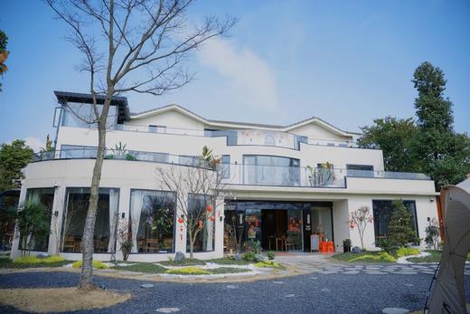 【团建优选·崇州536号院】周末通用，¥2999特惠=11房住宿，春游五星村赏花、亲子游乐、草坪露营、下午茶，近道明竹艺村、桤木河湿地公园！dmzx 商品图0