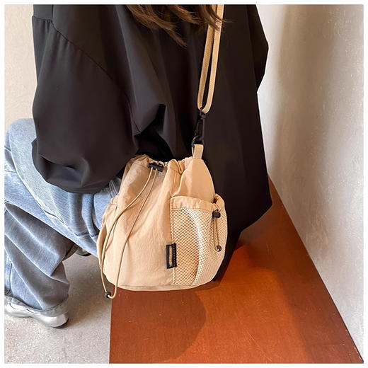 裁缝学苑AQ426韩版休闲新款小众单肩包斜挎包小布包手机包女休闲百搭迷你小桶包 商品图11