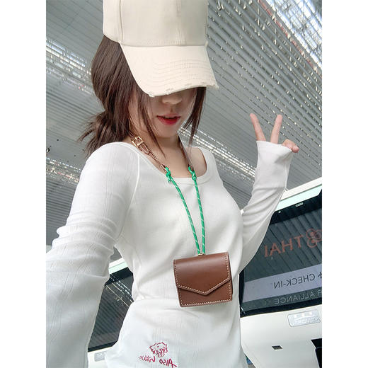 <曾小咸推荐>新品现货秒杀！卖完下架不再补 ！微信粉丝打折价！！圆领修身长袖T恤 日常89.99/件 立减40 秒杀49.99/件！！ 商品图3