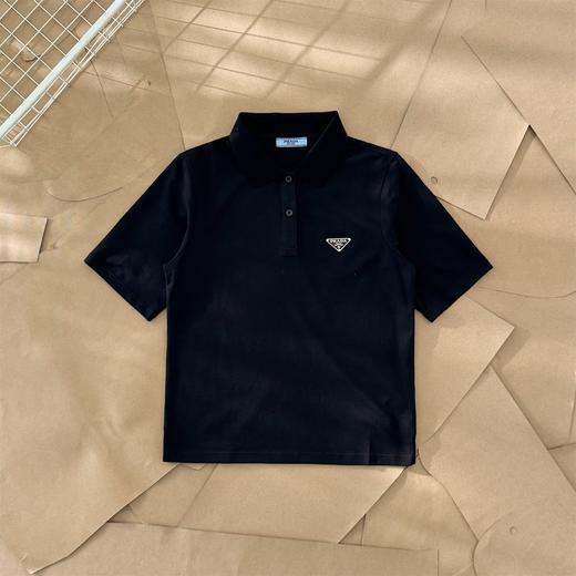 点此购买 普拉达春夏季三角扣女款短袖POLO衫 gz 309719 商品图1