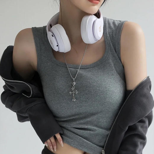 【OSMICARMIN辣妹正肩修身U领背心】“锁骨天花板”--遮副乳神器!!U型一字领十设计感不规则宽肩带!不费力穿搭 整个上身扬长避短!优化颈部肩部线条感! 商品图0