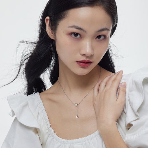 【足银999】卡蒂罗/KADER 小蛮腰锁骨项链 转运珠镶嵌宝石小众Y形流苏吊坠 可调节链长简约时尚穿搭配饰 925银 商品图3