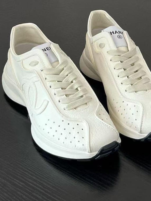 德训鞋   银色。奶白色 自己备注号码颜色。 商品图0