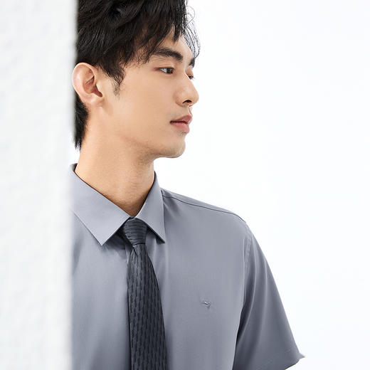 【含桑蚕丝】柒牌男装短袖衬衫2025夏季新款休闲百搭商务方领衬衣128A70980 商品图2