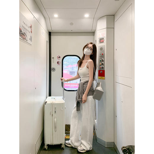 <曾小咸推荐>灰色开衫白色吊带白色裤子 商品图2