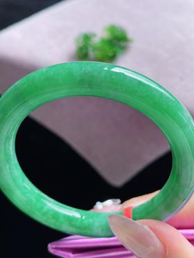 55圆条翡翠手镯