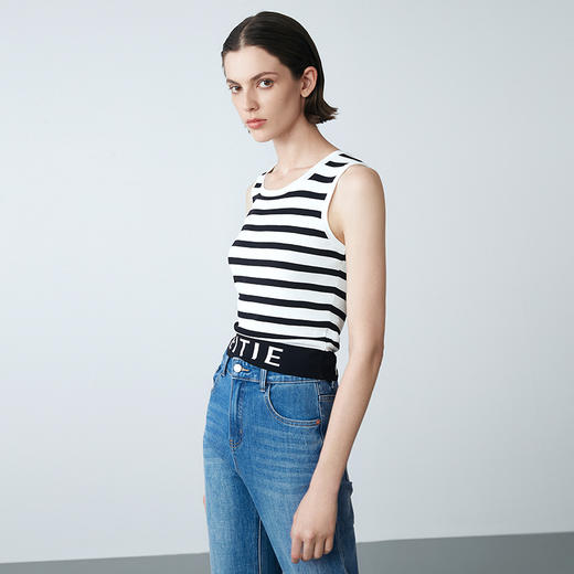 EITIE爱特爱夏新款经典黑白条纹时尚休闲显瘦百搭针织背心7701410 商品图3