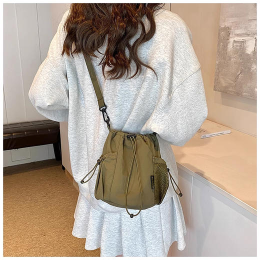 裁缝学苑AQ426韩版休闲新款小众单肩包斜挎包小布包手机包女休闲百搭迷你小桶包 商品图9