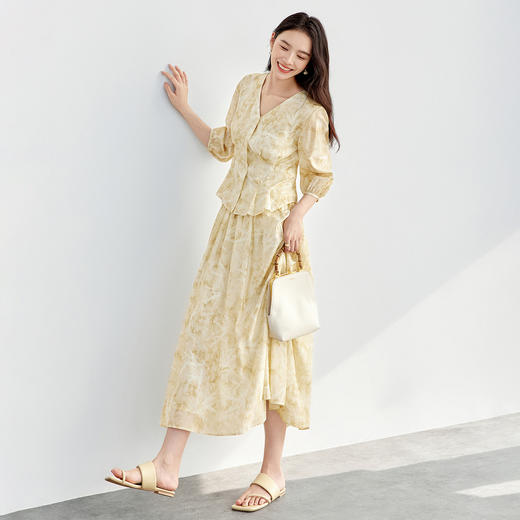 【内购】优雅度假风V领短款小衫上衣&松紧腰A字中长半身裙-151Z57914 商品图2