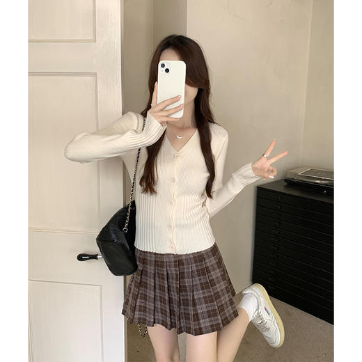 ✨【V领单排扣弹力收腰别致针织上衣】早秋新款韩版针织毛衣女软糯单排扣弹力收腰别致针织外套 商品图3