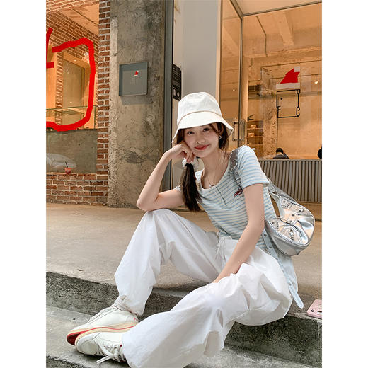 <曾小咸推荐>小清新蓝色条纹红色绣花短袖T恤 商品图3