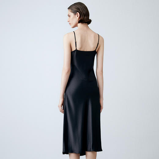 EITIE爱特爱夏季新品轻薄纯色大方吊带连衣裙7807502 商品图4