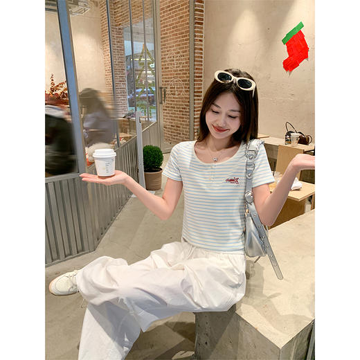 <曾小咸推荐>小清新蓝色条纹红色绣花短袖T恤 商品图1