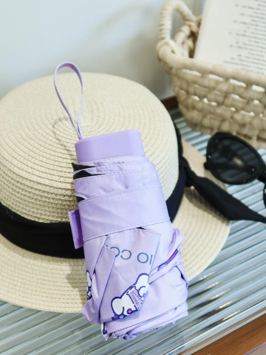 遊器物三丽鸥晴雨伞🔺4款IP：玉桂狗、酷洛米、美乐蒂、帕恰狗 ✅黑胶防晒涂层，UPF50+，伞下降温6-13°C ✅6骨黑漆铁伞架，狂风暴雨天都不怕 ✅小巧轻量，仅224g，手机般大小 商品图2