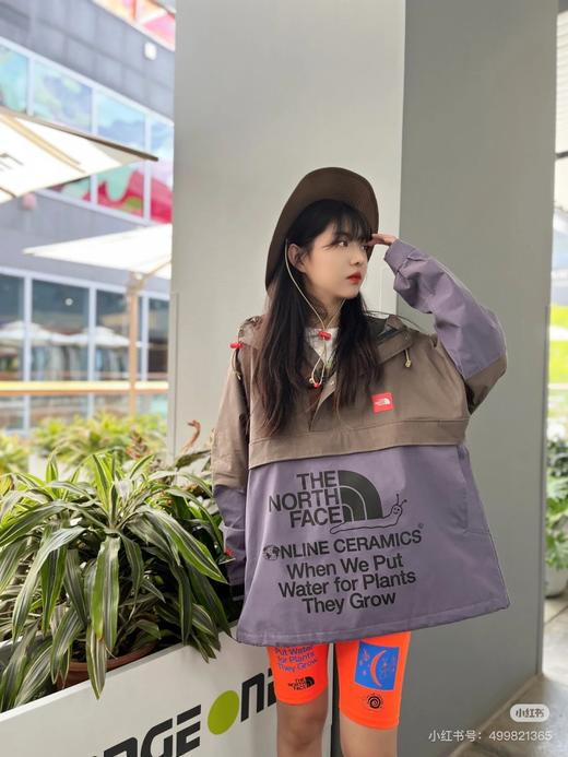 TNF X Online Ceramics 联名款户外休闲冲锋衣 商品图8