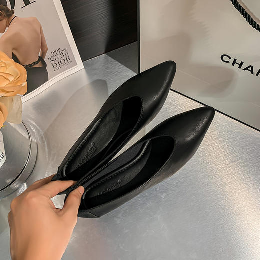 女士平底软尖头单鞋春夏百搭舒适休闲浅口柔皮奶奶女单鞋34-41 商品图1