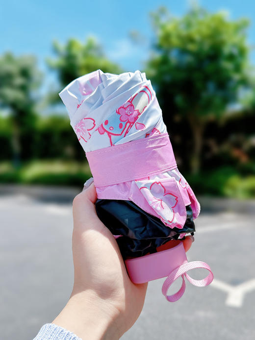 遊器物三丽鸥晴雨伞🔺4款IP：玉桂狗、酷洛米、美乐蒂、帕恰狗 ✅黑胶防晒涂层，UPF50+，伞下降温6-13°C ✅6骨黑漆铁伞架，狂风暴雨天都不怕 ✅小巧轻量，仅224g，手机般大小 商品图4