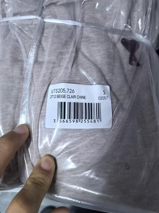 原单正品爱米AMI 爱心刺绣情侣款长袖，纯棉质地，面料很舒服，不易皱，平整有型。
两个色，尺码XS-XL 商品图13