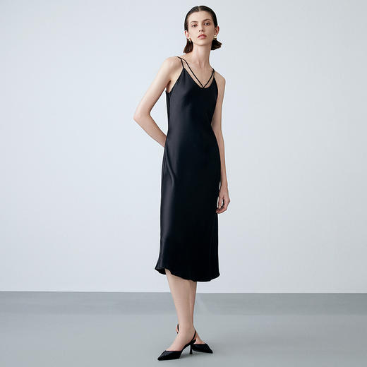 EITIE爱特爱夏季新品轻薄纯色大方吊带连衣裙7807502 商品图1