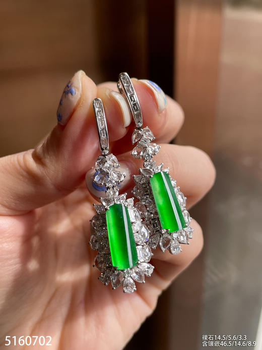 玻璃种艳绿灯管耳坠【5160702】具体价格微信咨询 商品图1