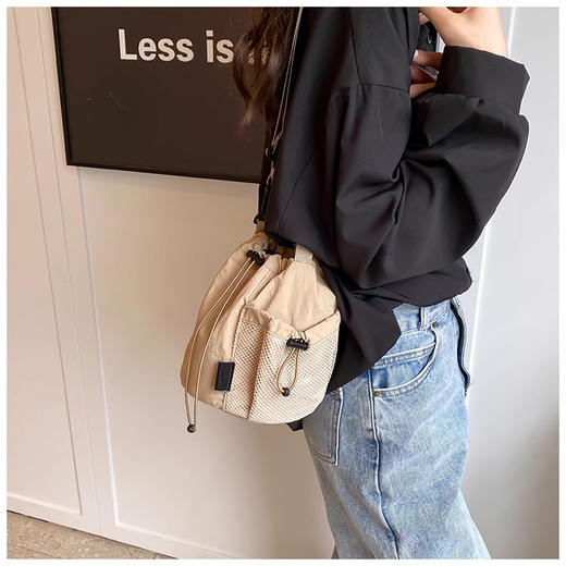 裁缝学苑AQ426韩版休闲新款小众单肩包斜挎包小布包手机包女休闲百搭迷你小桶包 商品图5