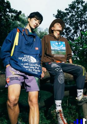 TNF X Online Ceramics 联名款户外休闲冲锋衣