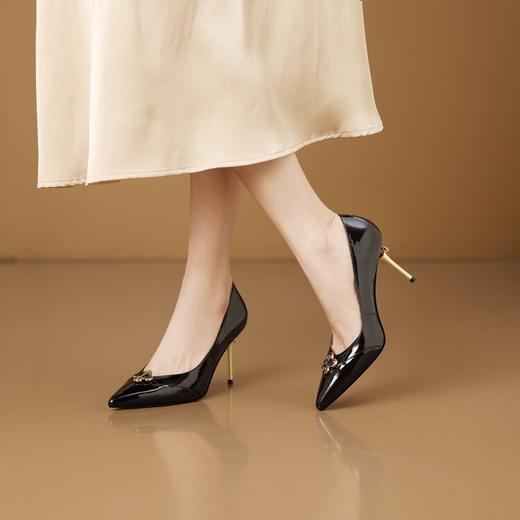 【预售5天】细跟尖头时尚牛漆皮金属扣气质单鞋春秋季新款法式通勤高跟鞋HY&H3610 商品图4