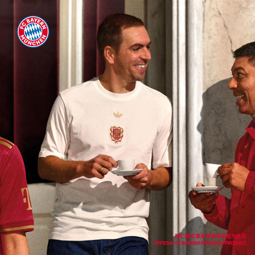 【官网同款】拜仁慕尼黑足球俱乐部 | 125周年队徽圆领休闲短袖球迷 商品图4