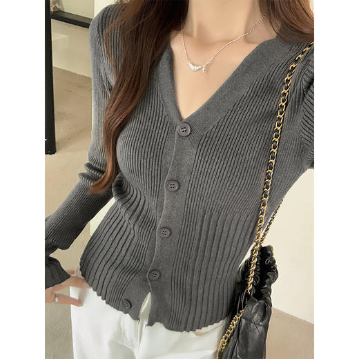 ✨【V领单排扣弹力收腰别致针织上衣】早秋新款韩版针织毛衣女软糯单排扣弹力收腰别致针织外套 商品图0