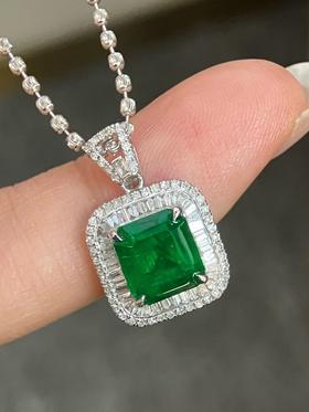 1.89ct刻面祖母绿吊坠