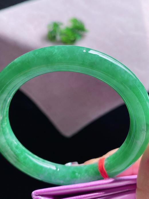 55圆条翡翠手镯 商品图4