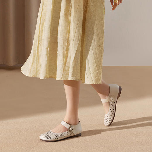 千百度羊皮镂空玛丽珍鞋女低跟小香风晚晚鞋浅口单鞋A25190202 商品图1