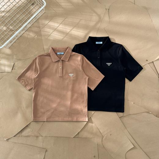 点此购买 普拉达春夏季三角扣女款短袖POLO衫 gz 309719 商品图0