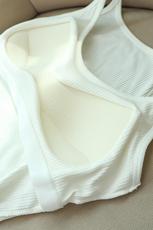 软芙芙百搭带胸垫背心 商品图3