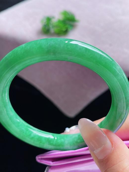 55圆条翡翠手镯 商品图1