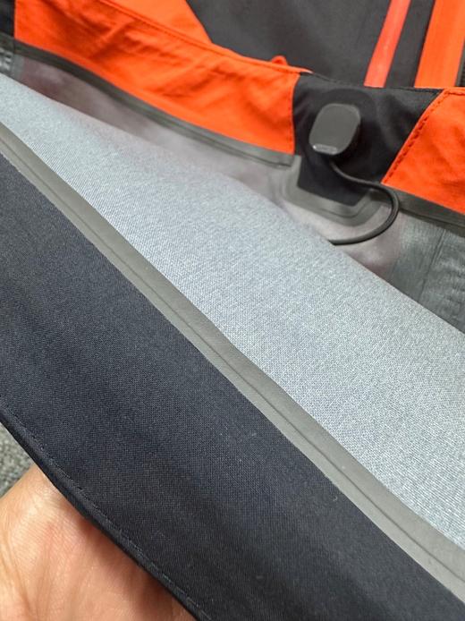 太帅了吧这个， 山浩大螺母全压胶冲锋衣 商品图6