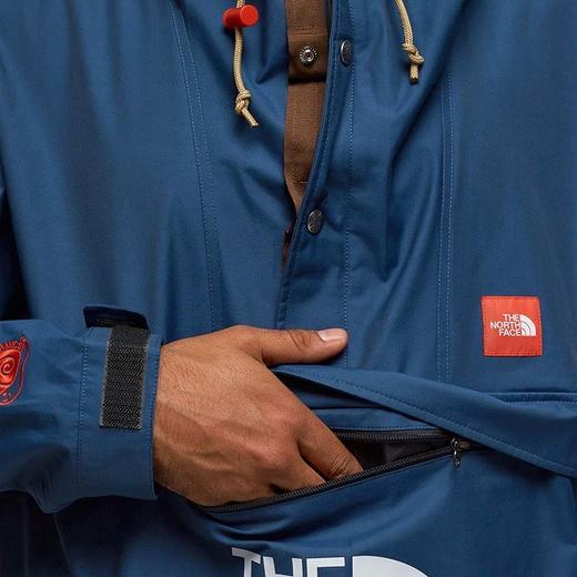 TNF X Online Ceramics 联名款户外休闲冲锋衣 商品图2