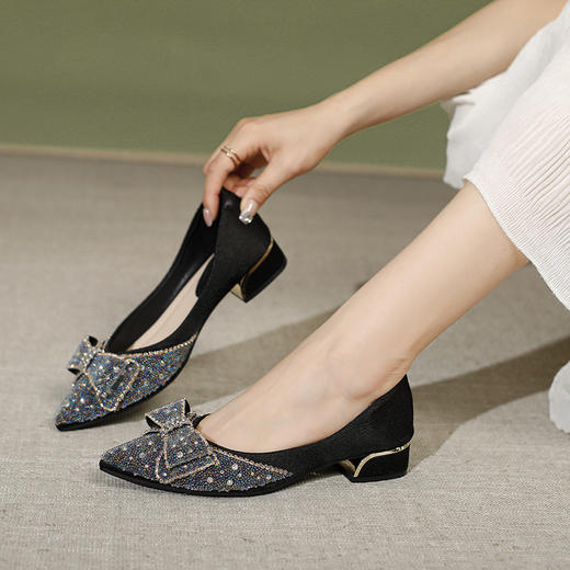 女士尖头单鞋仙女风晚晚中跟百搭珍珠水钻绸缎蝴蝶结粗跟女鞋 34-43 商品图2