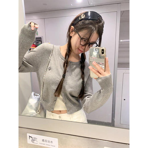 <曾小咸推荐>灰色开衫白色吊带白色裤子 商品图1