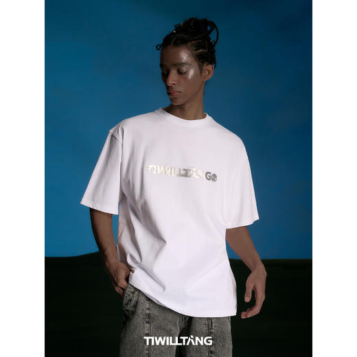 启世录TIWILLTANG“雾影渐浸”喷色油墨印花圆领短袖t恤 商品图1