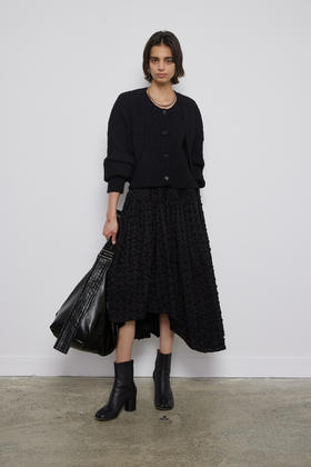 颗粒感下摆弧度半裙