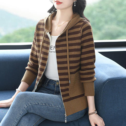 CC-5-6355春秋显白宽松中老年人短款针织开衫百搭通勤连帽外套上衣 商品图1