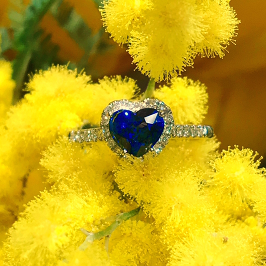 可爱心形蓝宝石戒指