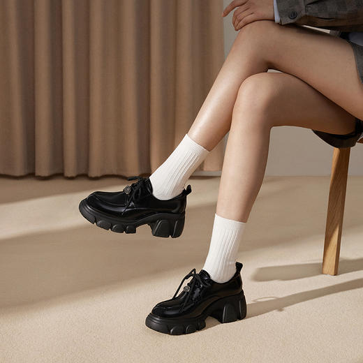 千百度厚底牛漆皮乐福鞋女款增高JK深口牛津小皮鞋A25186991 商品图4