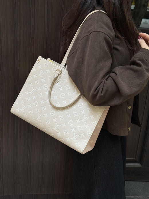 正品二手 Lv on the go 杏灰印花 牛皮 中号 单肩包 商品图0