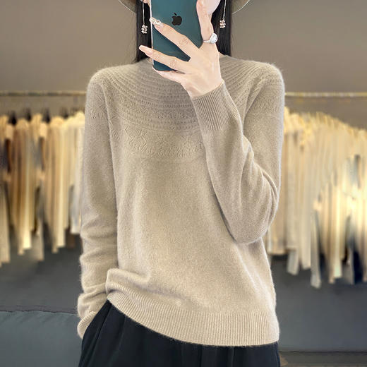 【清仓款！】YIMEN 一线成衣圆领卷边民族风针织衫 CM903 无缝技术0束缚，一线成衣，穿着无负担，安迪绒面料，触感软糯细腻，慵懒民族风情针织衫，袖口螺纹设计，更显气质；11色可选 商品图9