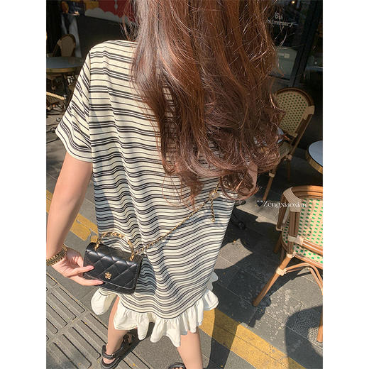 <曾小咸推荐>设计感下摆拼接条纹短袖连衣裙 商品图4