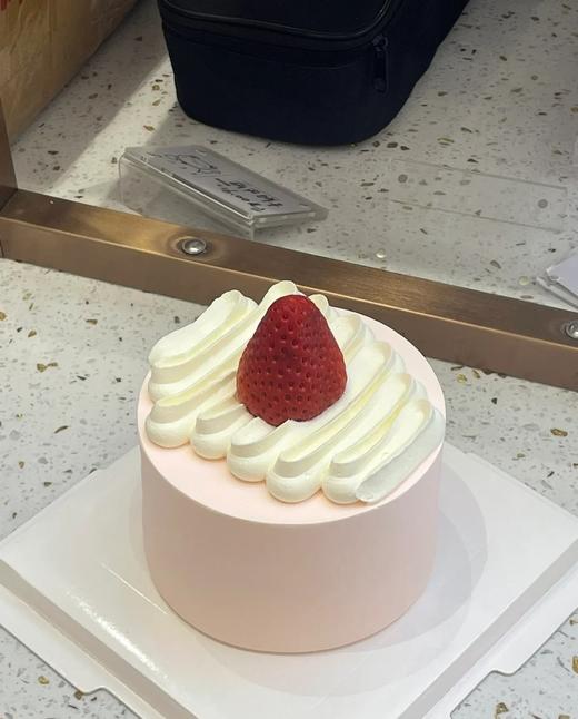 【优品系列】--【粉色草莓】蛋糕 商品图0